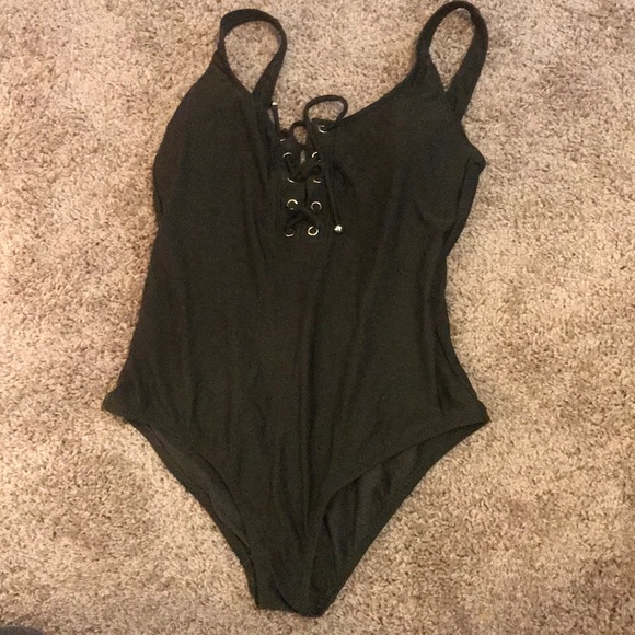 One piece bathing suit - Picture 1 of 2